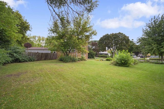 4749 N 75th STREET, Milwaukee, WI 53218