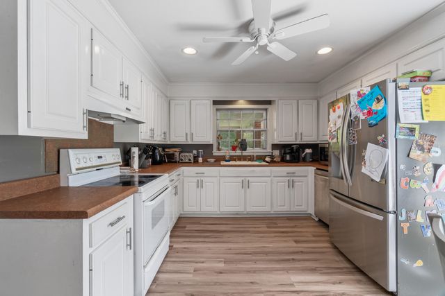 3206 Brookwood Dr., Hattiesburg, MS 39401