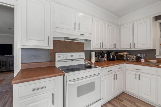 3206 Brookwood Dr., Hattiesburg, MS 39401