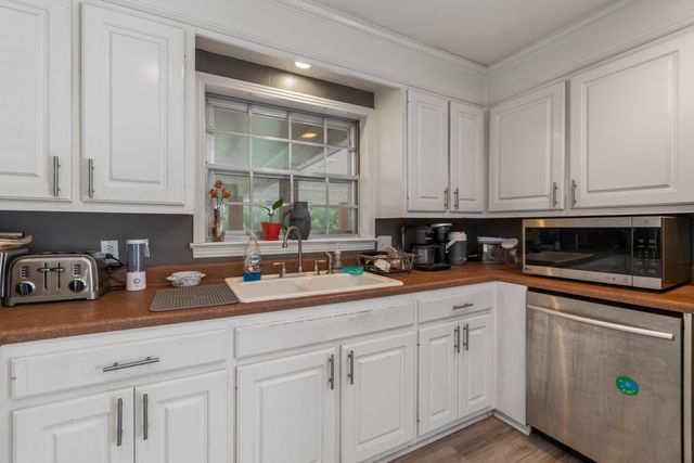 3206 Brookwood Dr., Hattiesburg, MS 39401