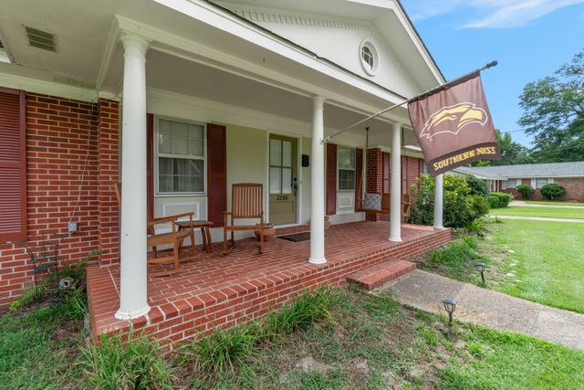3206 Brookwood Dr., Hattiesburg, MS 39401