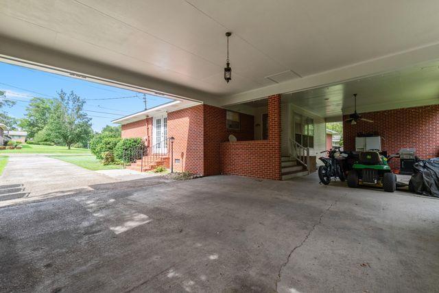 3206 Brookwood Dr., Hattiesburg, MS 39401