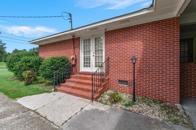 3206 Brookwood Dr., Hattiesburg, MS 39401