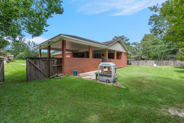 3206 Brookwood Dr., Hattiesburg, MS 39401