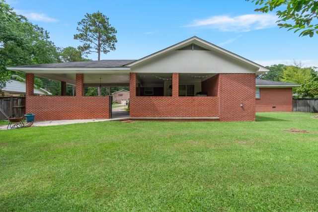 3206 Brookwood Dr., Hattiesburg, MS 39401