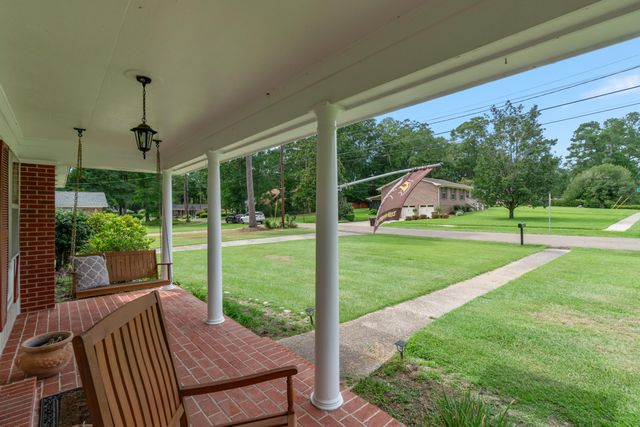 3206 Brookwood Dr., Hattiesburg, MS 39401