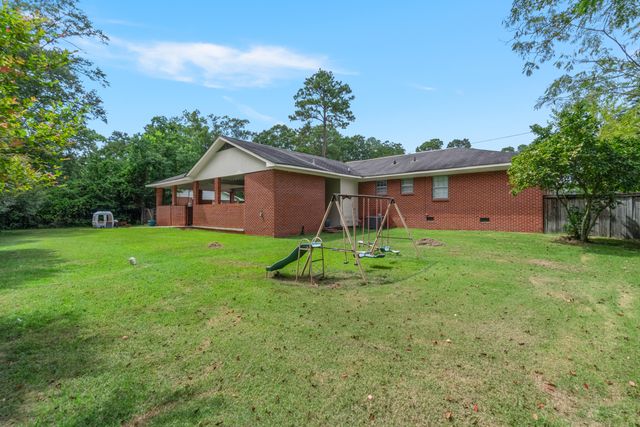 3206 Brookwood Dr., Hattiesburg, MS 39401