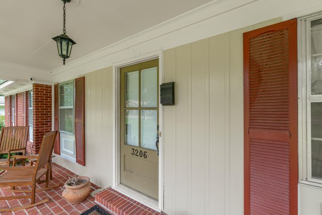 3206 Brookwood Dr., Hattiesburg, MS 39401