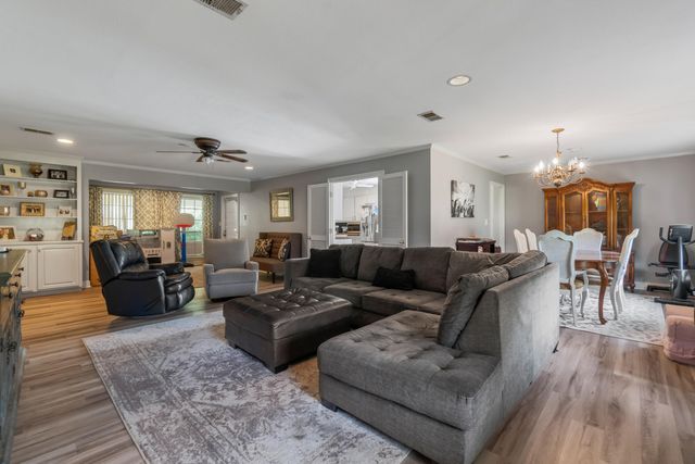 3206 Brookwood Dr., Hattiesburg, MS 39401
