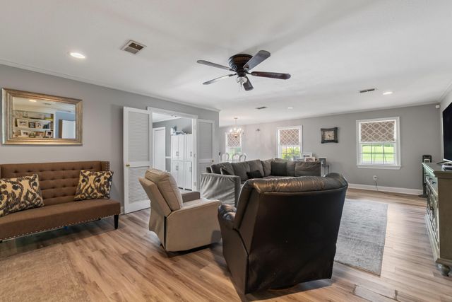 3206 Brookwood Dr., Hattiesburg, MS 39401
