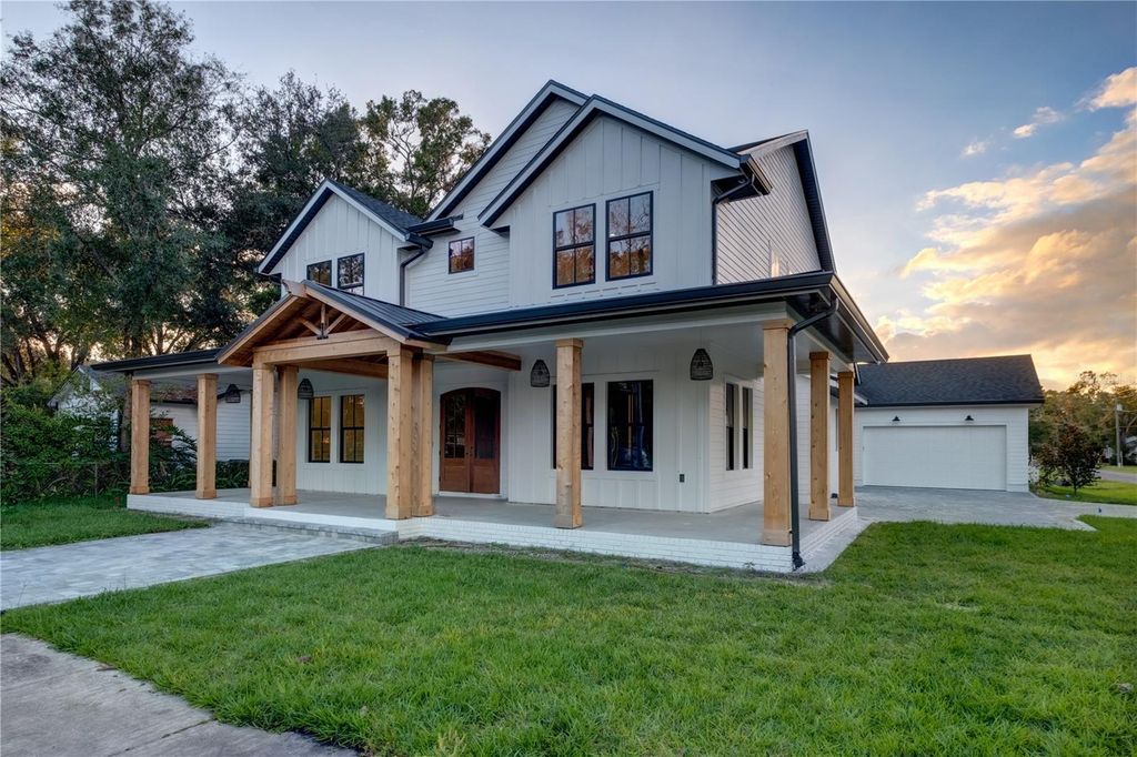 Image 2 of property listing at 805 W INDIANA AVENUE, Tampa, FL 33603