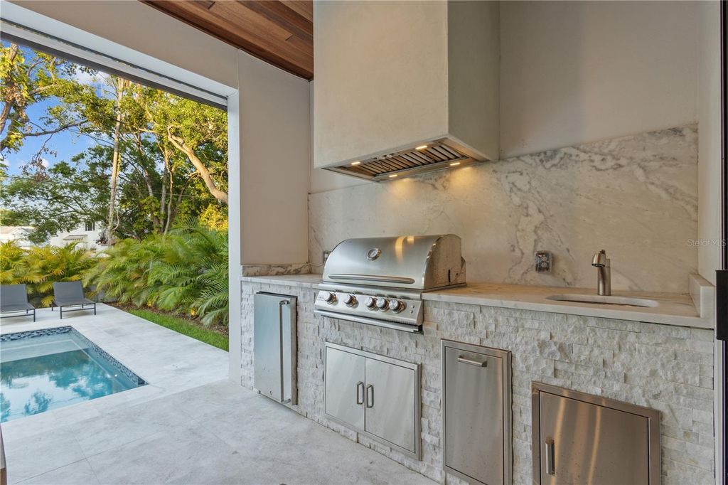 Image 12 of property listing at 805 W INDIANA AVENUE, Tampa, FL 33603