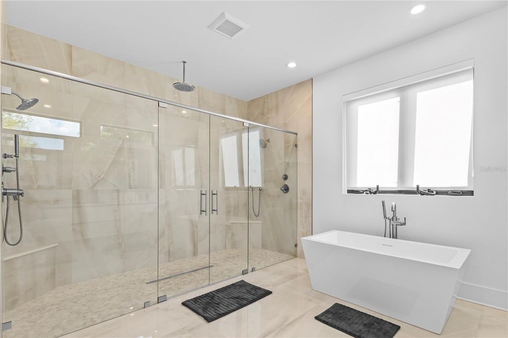 Image 21 of property listing at 805 W INDIANA AVENUE, Tampa, FL 33603