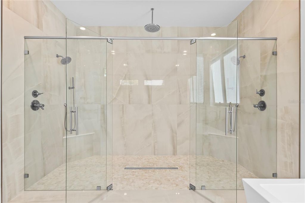 Image 23 of property listing at 805 W INDIANA AVENUE, Tampa, FL 33603