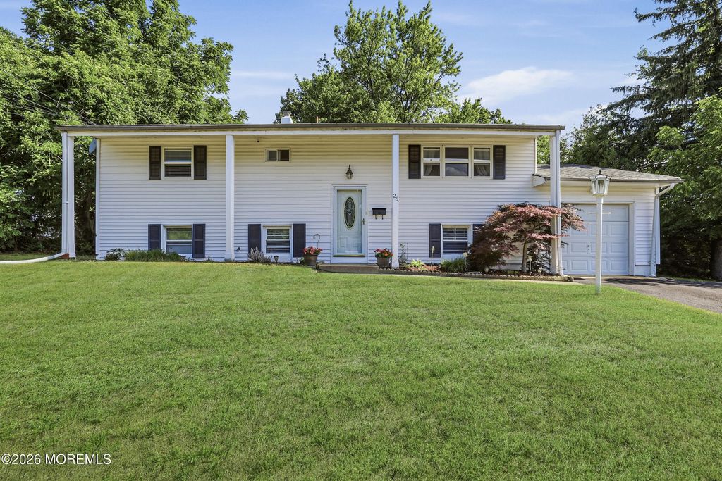26 Newport Drive, Howell, NJ 07731