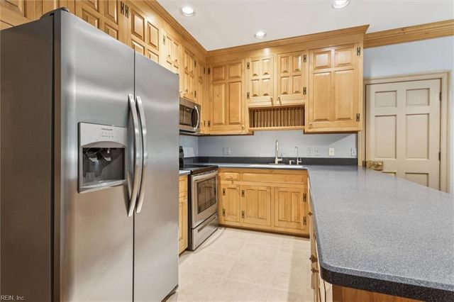 101 Lakeshead DR, Williamsburg, VA 23185