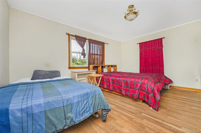 18 Atlantic Avenue, East Moriches, NY 11940