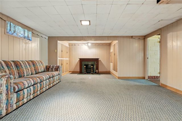 407 E Fairfield Ave, Neshannock Twp, PA 16105