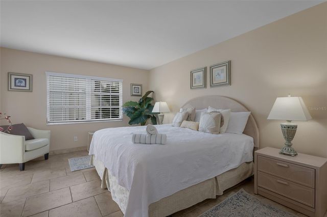 5962 MIDNIGHT PASS ROAD 129, Sarasota, FL 34242