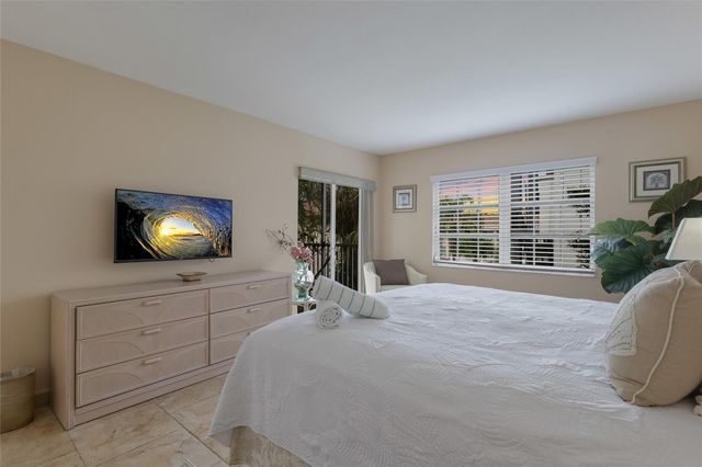 5962 MIDNIGHT PASS ROAD 129, Sarasota, FL 34242