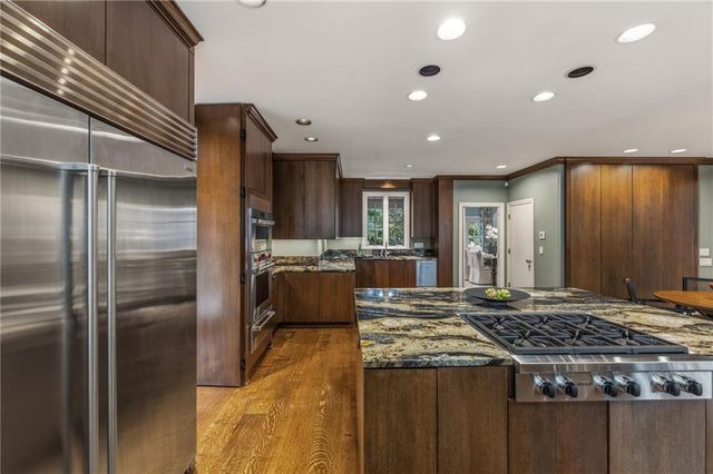 2211 W 69th Terrace, Mission Hills, KS 66208