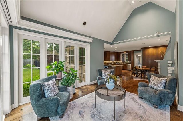 2211 W 69th Terrace, Mission Hills, KS 66208