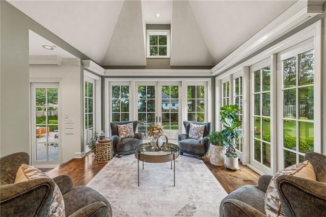 2211 W 69th Terrace, Mission Hills, KS 66208