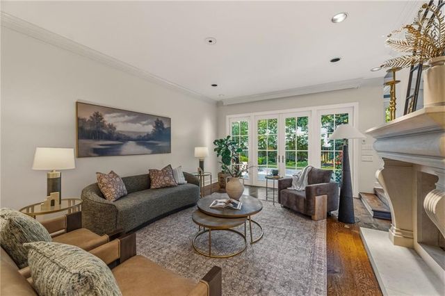 2211 W 69th Terrace, Mission Hills, KS 66208