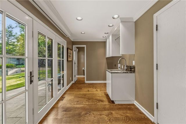 2211 W 69th Terrace, Mission Hills, KS 66208