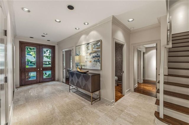 2211 W 69th Terrace, Mission Hills, KS 66208