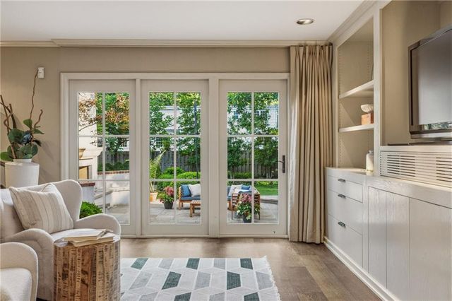 2211 W 69th Terrace, Mission Hills, KS 66208
