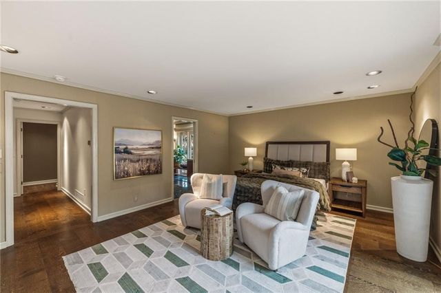 2211 W 69th Terrace, Mission Hills, KS 66208