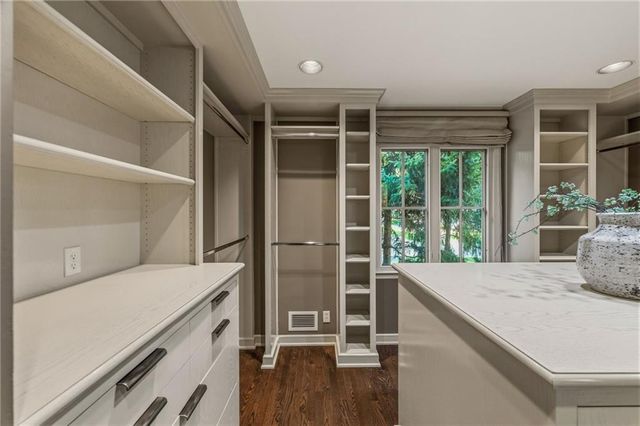 2211 W 69th Terrace, Mission Hills, KS 66208