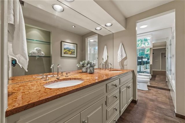 2211 W 69th Terrace, Mission Hills, KS 66208