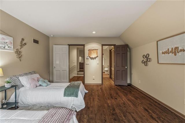 2211 W 69th Terrace, Mission Hills, KS 66208