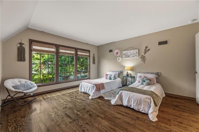 2211 W 69th Terrace, Mission Hills, KS 66208