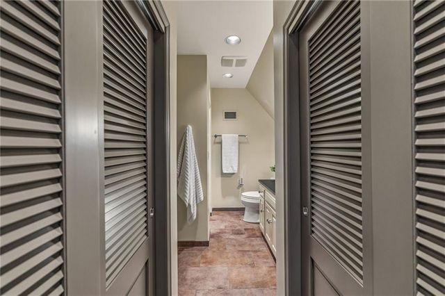 2211 W 69th Terrace, Mission Hills, KS 66208