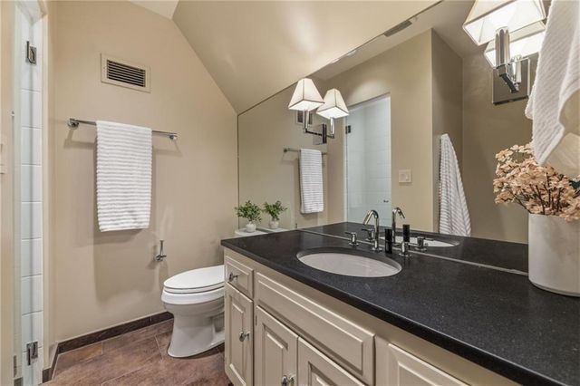 2211 W 69th Terrace, Mission Hills, KS 66208