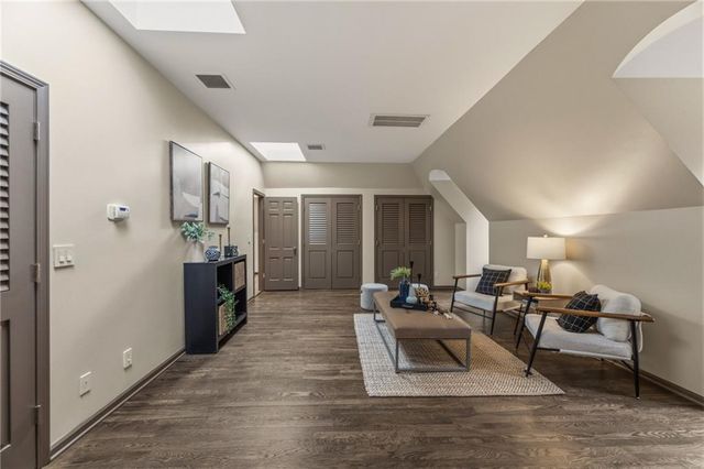 2211 W 69th Terrace, Mission Hills, KS 66208