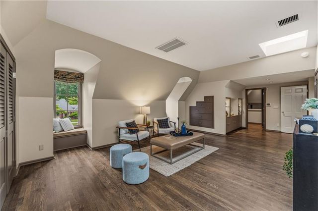 2211 W 69th Terrace, Mission Hills, KS 66208