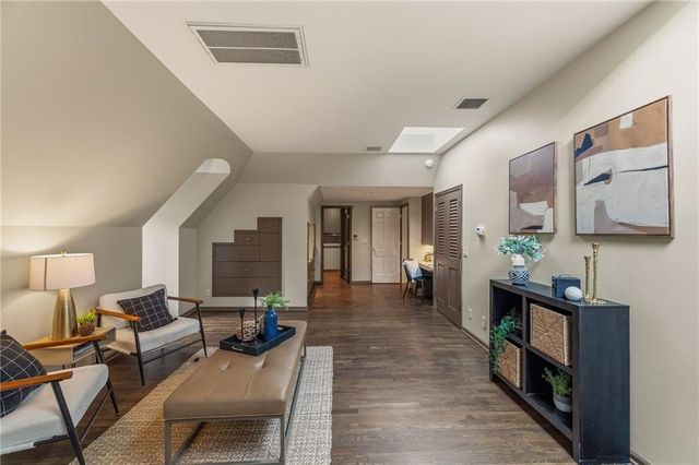 2211 W 69th Terrace, Mission Hills, KS 66208