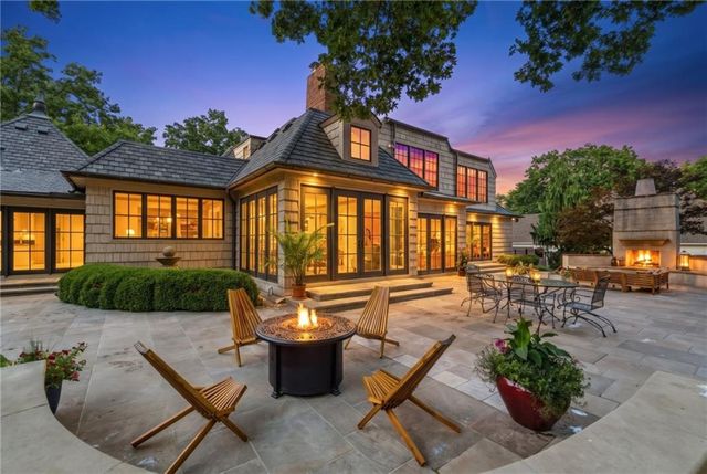2211 W 69th Terrace, Mission Hills, KS 66208