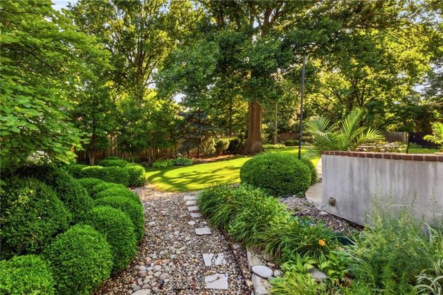 2211 W 69th Terrace, Mission Hills, KS 66208