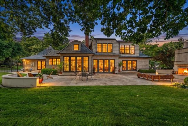 2211 W 69th Terrace, Mission Hills, KS 66208