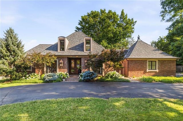 2211 W 69th Terrace, Mission Hills, KS 66208