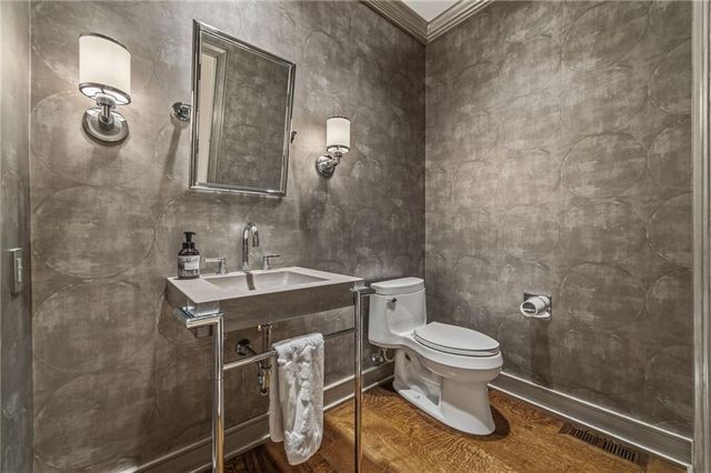 2211 W 69th Terrace, Mission Hills, KS 66208