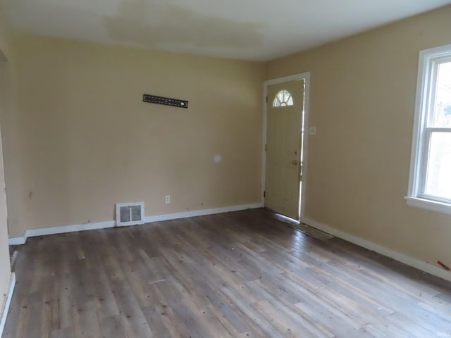 2824 Calhoun Street, South Bend, IN 46628