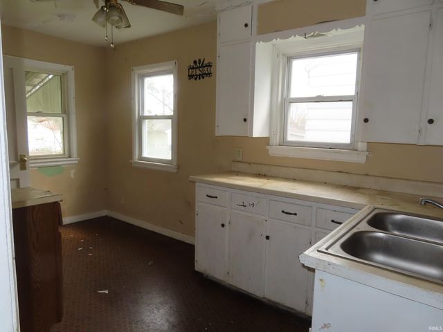 2824 Calhoun Street, South Bend, IN 46628