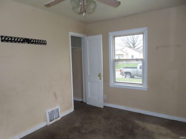 2824 Calhoun Street, South Bend, IN 46628