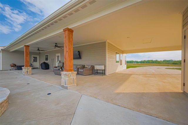 16702 Dipple Road, Guy, TX 77444